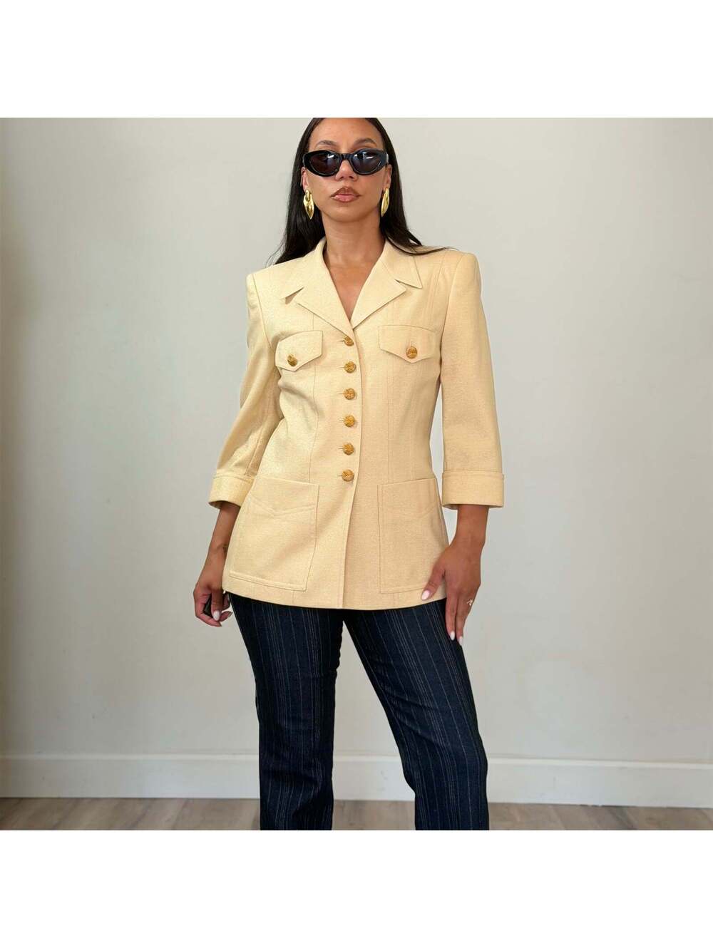 Escada - Picture 6 of 9